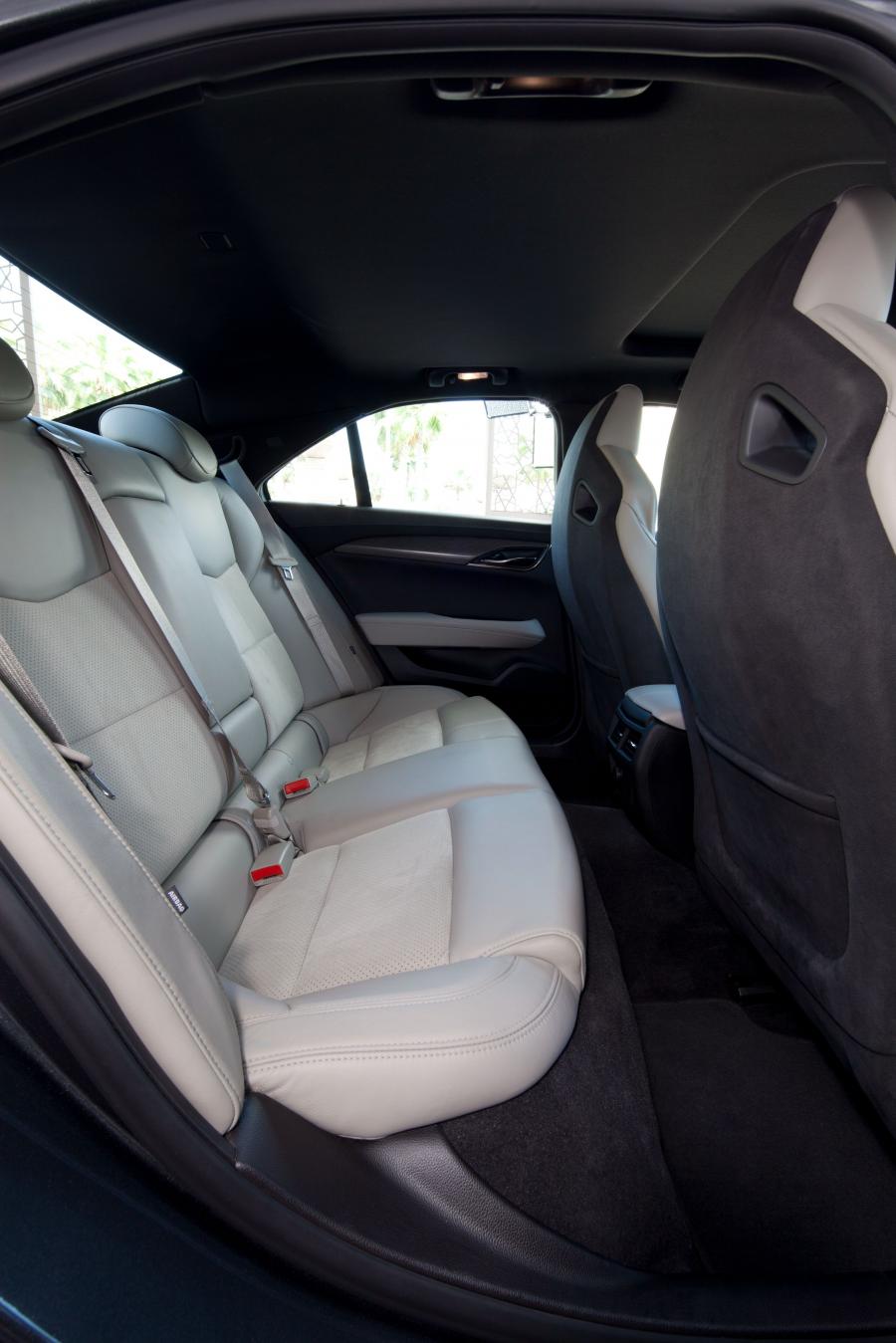 Интерьер Cadillac ATS-V 2016 года  (NA) (фото 29 из 34)